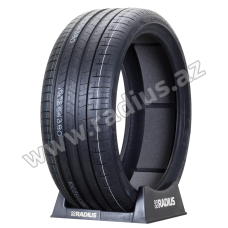 Pzero Luxury Saloon 255/35 R21